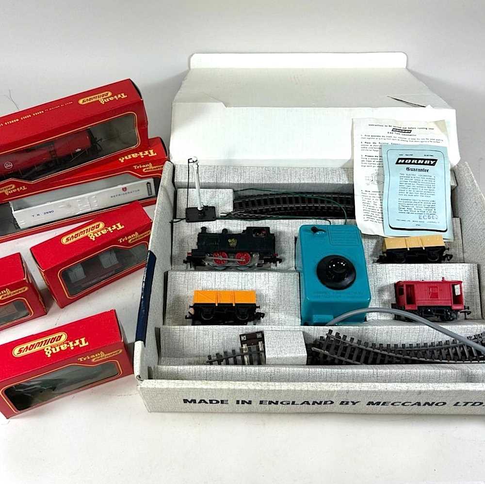 Lot 225 A Hornby Ready to Run electric train set and