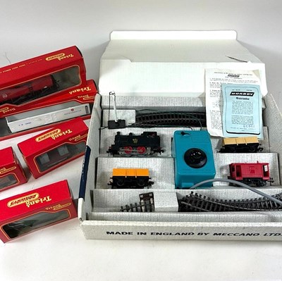 Lot 225 - A Hornby Ready to Run electric train set and Triang carriages