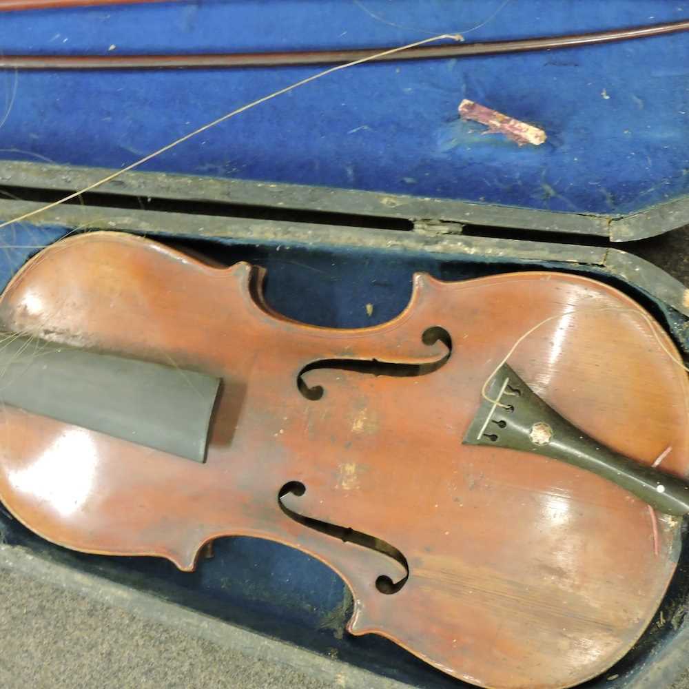 Lot 582 A violin, clock and radio