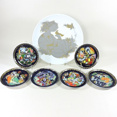 Lot 187 - A Rosenthal charger and set of plates