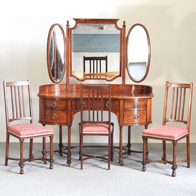 Lot 579 - A dressing table and chairs