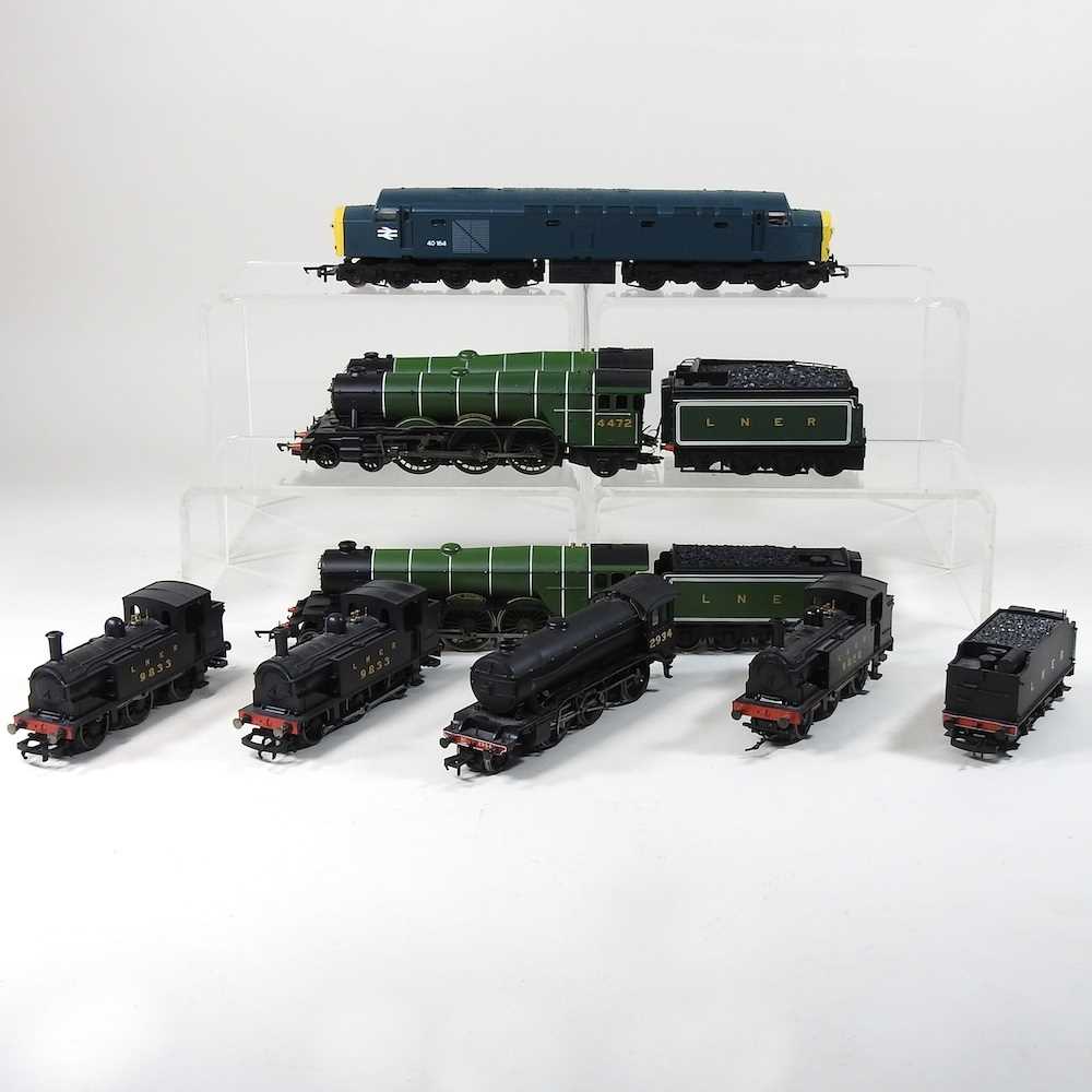 Lot 28 - A collection of Hornby OO gauge engines