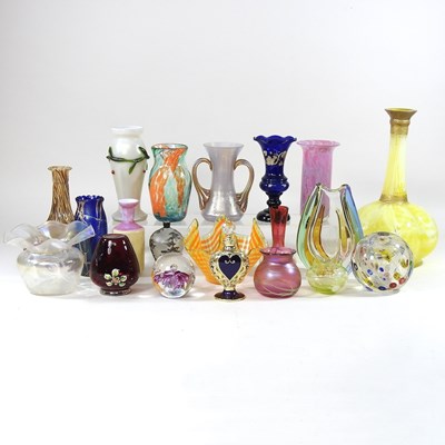 Lot 206 - A collection of vases