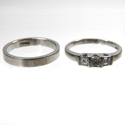 Lot 15 - A palladium diamond ring and wedding band