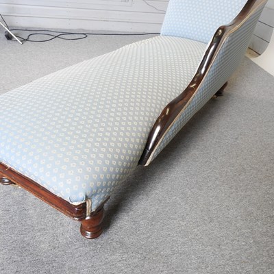 Lot 465 - A Victorian mahogany chaise longue