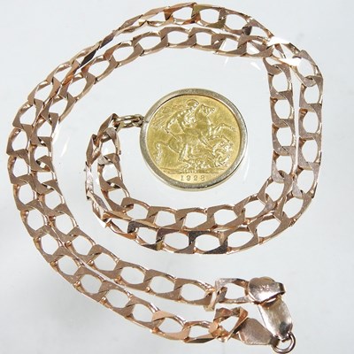 Lot 40 - A George V sovereign on chain