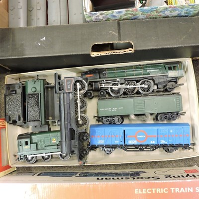 Lot 271 - A collection of Hornby railway