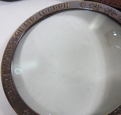 Lot 522 - A magnifying glass