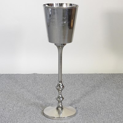 Lot 462 - A champagne bucket