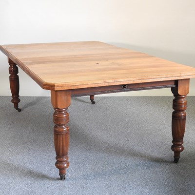 Lot 481 - A late Victorian dining table