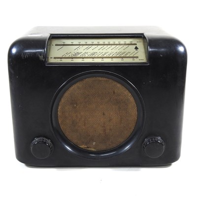 Lot 276 - A 1930's bakelite radio