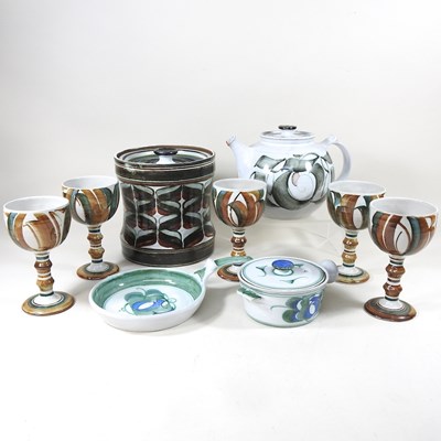 Lot 557 - A collection of Alan Caiger-Smith pottery