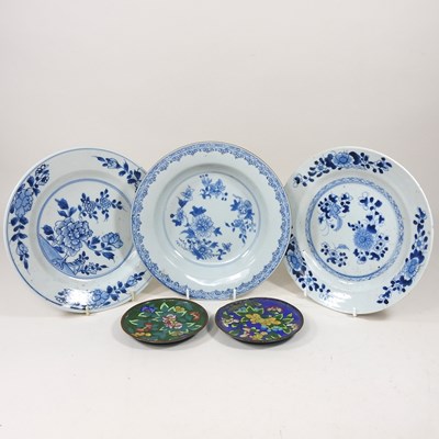 Lot 105 - A pair of 18th century Chinese porcelain plates