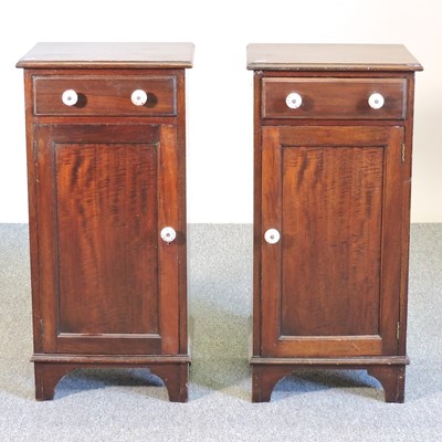 Lot 257 - A pair of bedside cabinets