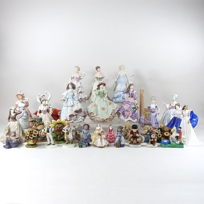 Lot 152 - A collection of Royal Doulton figurines