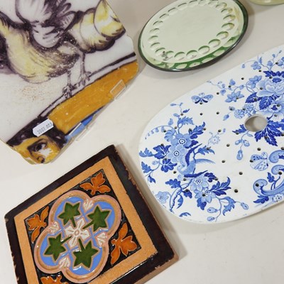 Lot 313 - An Italian maiolica tile and china