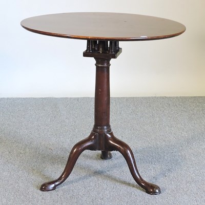 Lot 292 - A George III occasional table