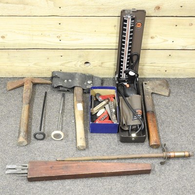 Lot 277 - A collection of tools and knives