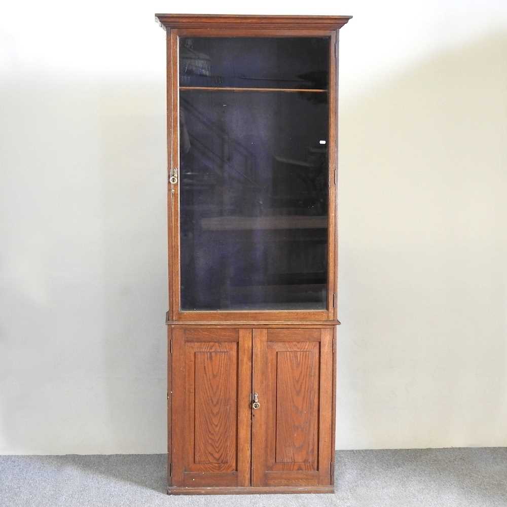 Lot 505 - An early 20th century gun cabinet