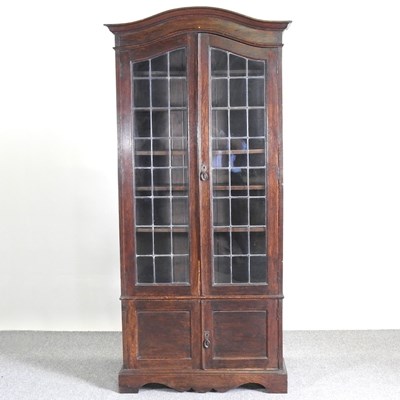Lot 346 - An early 20th century bookcase
