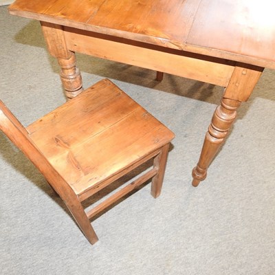 Lot 447 - A pine table containing a single drawer