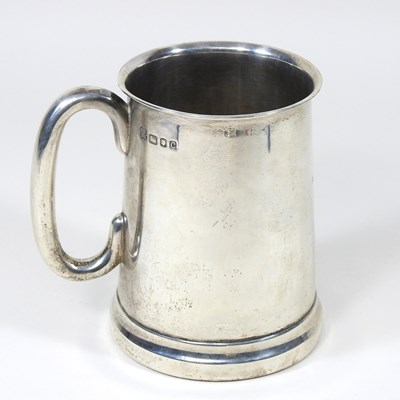 Lot 44 - An early 20th century silver pint mug