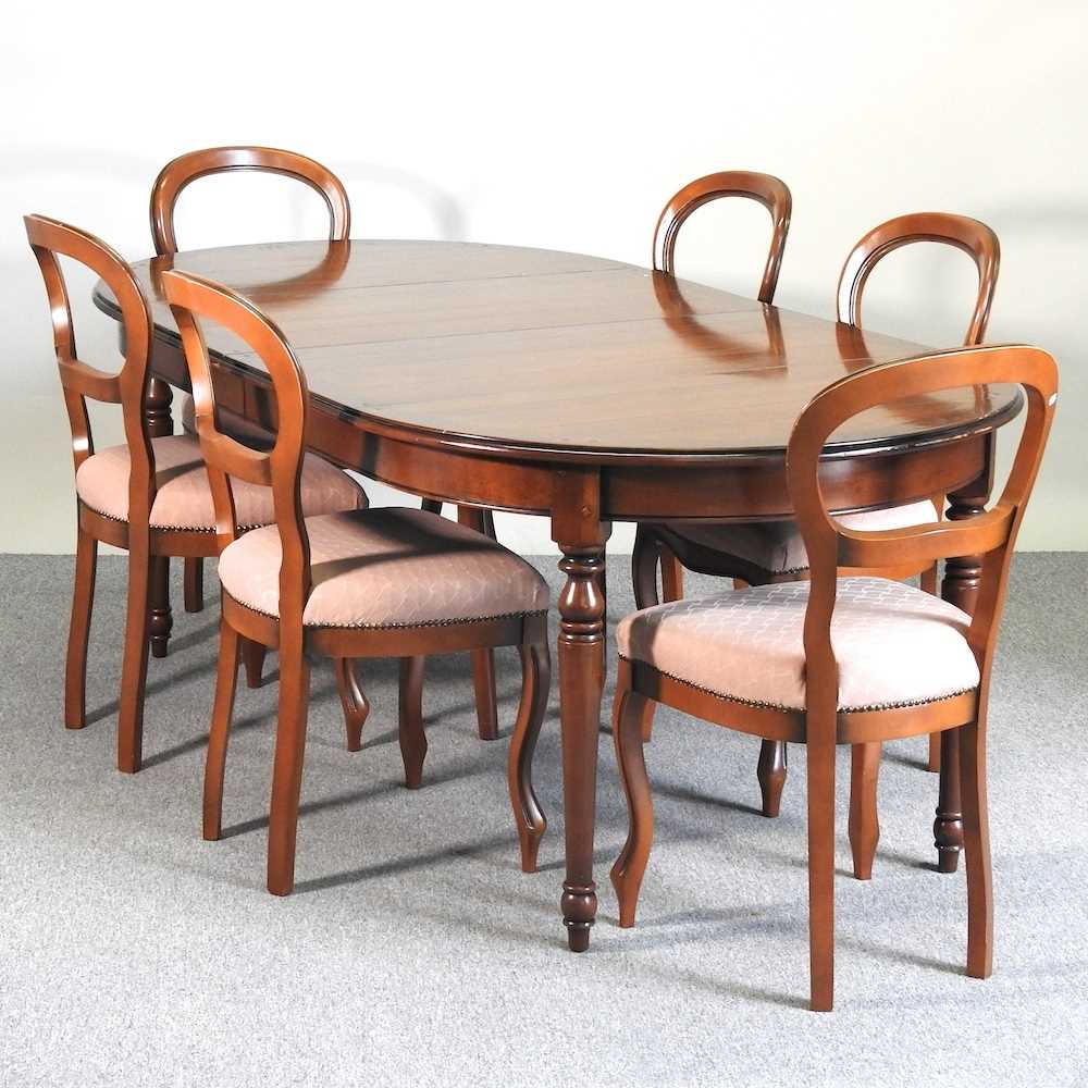 Lot 329 A Multiyork extending dining table