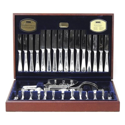 Lot 398 - A canteen of cutlery
