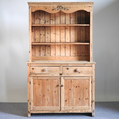 Lot 269 - An antique pine dresser