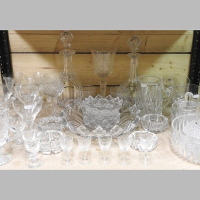 Lot 411 - A collection of glassware