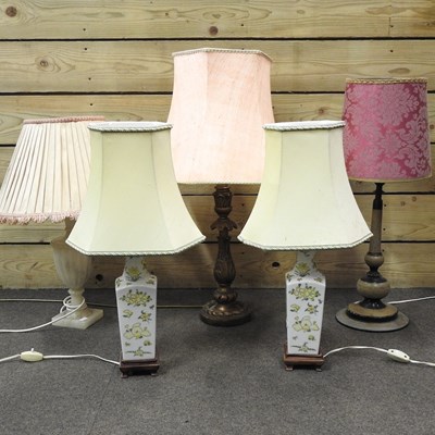 Lot 333 - A collection of table lamps