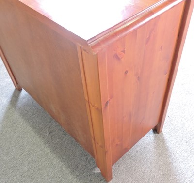 Lot 79 - A modern pine chest