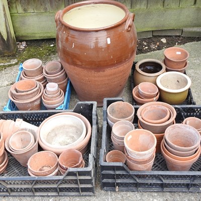 Lot 404 - A collection of garden pots