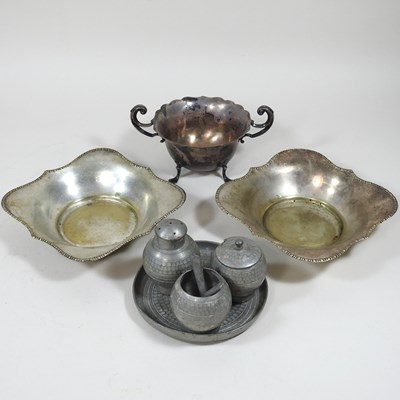 Lot 309 - A silver sugar bowl