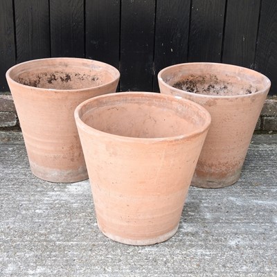 Lot 19 - A set of three terracotta pots