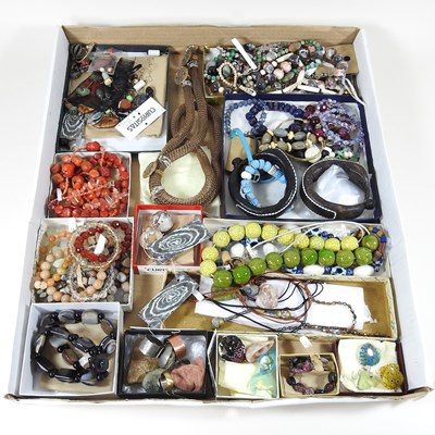 Lot 311 - A collection of costume jewellery