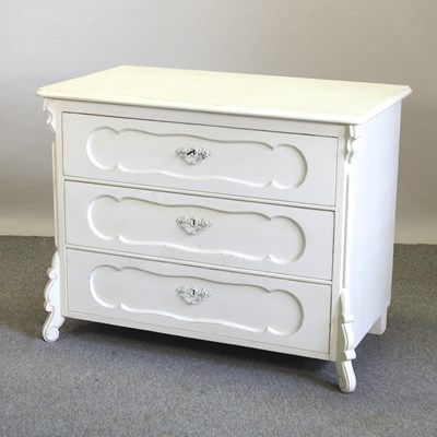 Lot 462 - A modern cream painted French style chest