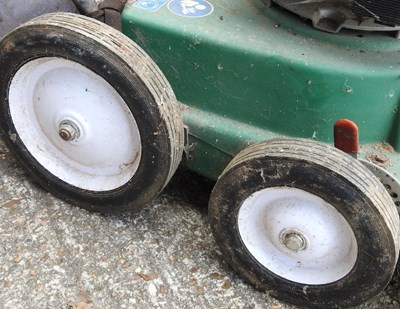 Lot 718 - A Quantum lawn hoover