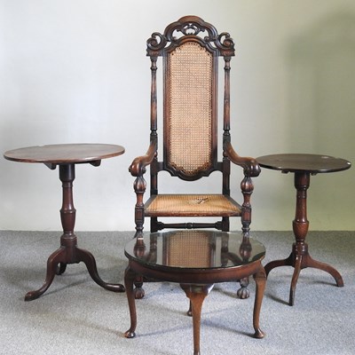 Lot 928 - A throne chair and other items