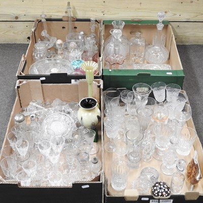 Lot 862 - A collection of glassware