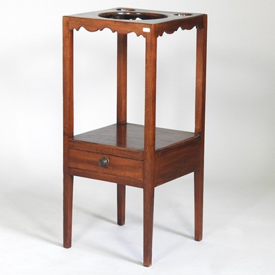 Lot 471 - A George III night stand