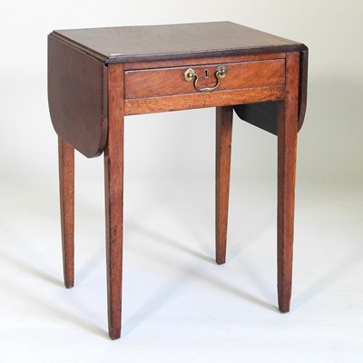 Lot 556 - A George III side table