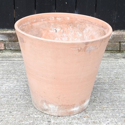 Lot 495 - A large terracotta pot