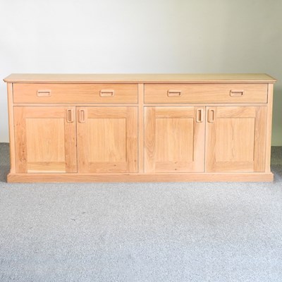 Lot 558 - A modern light oak sideboard