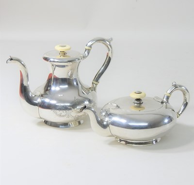 Lot 125 - An early 20th century Russian silver teapot