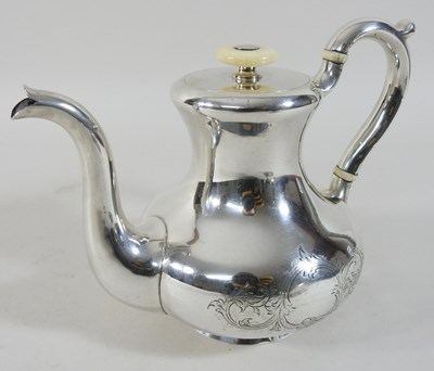 Lot 125 - An early 20th century Russian silver teapot