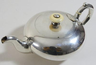 Lot 125 - An early 20th century Russian silver teapot