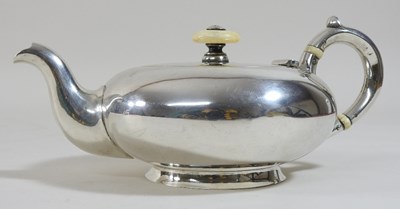 Lot 125 - An early 20th century Russian silver teapot