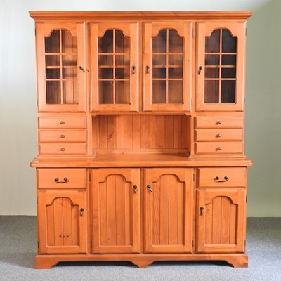 Lot 576 - A pine dresser