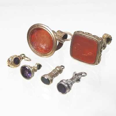 Lot 140 - A 19th century carved carnelian intaglio seal